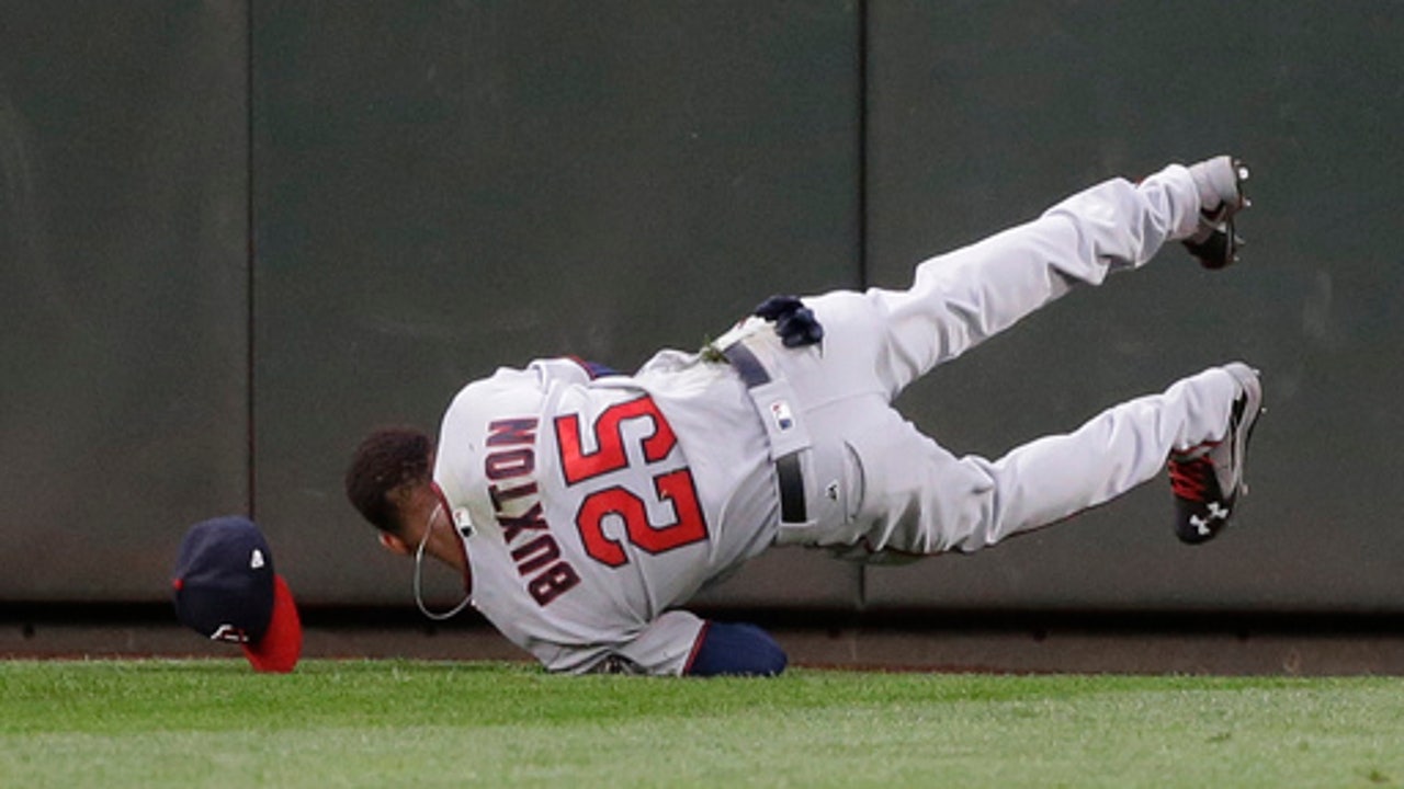 Twins take advantage of Cano's errors, beat Mariners 2-1 (Jun 08, 2017)